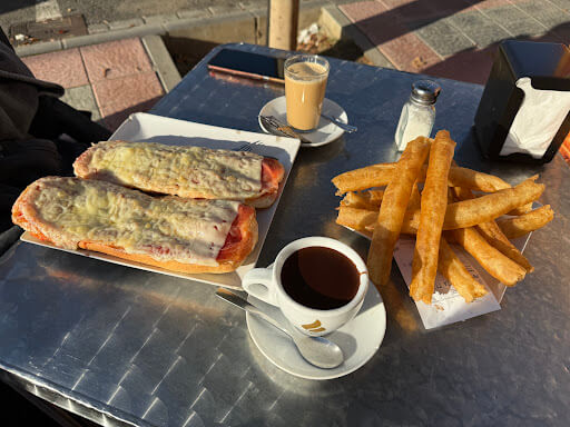Exterior de la Cafetería